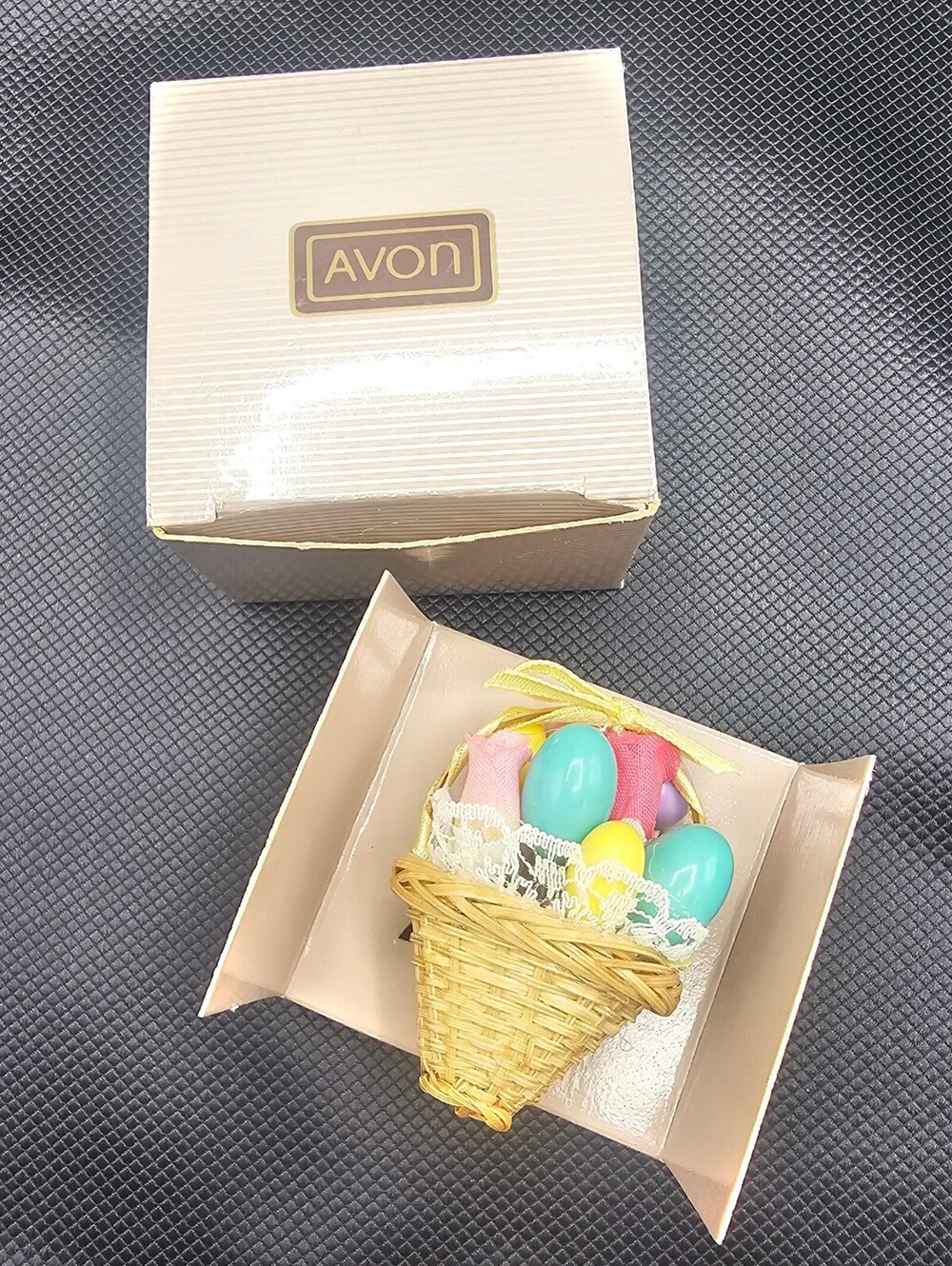 Avon Festive Spirits Easter Basket Pin with Box